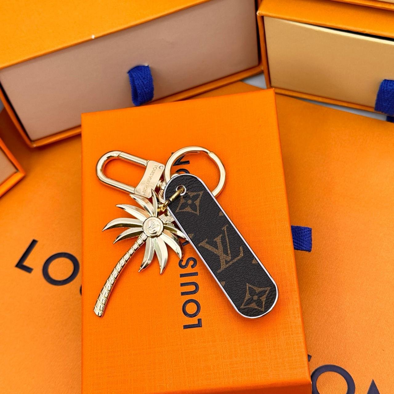 Louis Vuitton LV skateboard - Louis Vuitton Charm | Aleppo Gift UAE